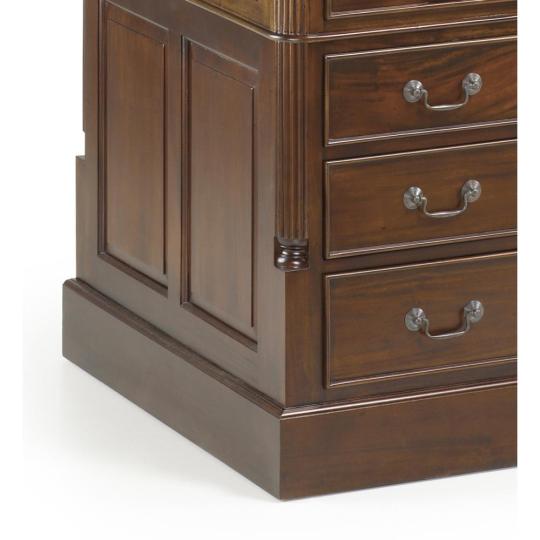 luxusny elegantny mediteransky kozeny pisaci stol pocitacovy nabytok kancelaria elegantny klasicky hnedy kozeny kozenkovy zeleny pravnicky kancelarsky nabytok lameridiana bytovy dizajn vintage rustikalna vila rezbovany.jpg
